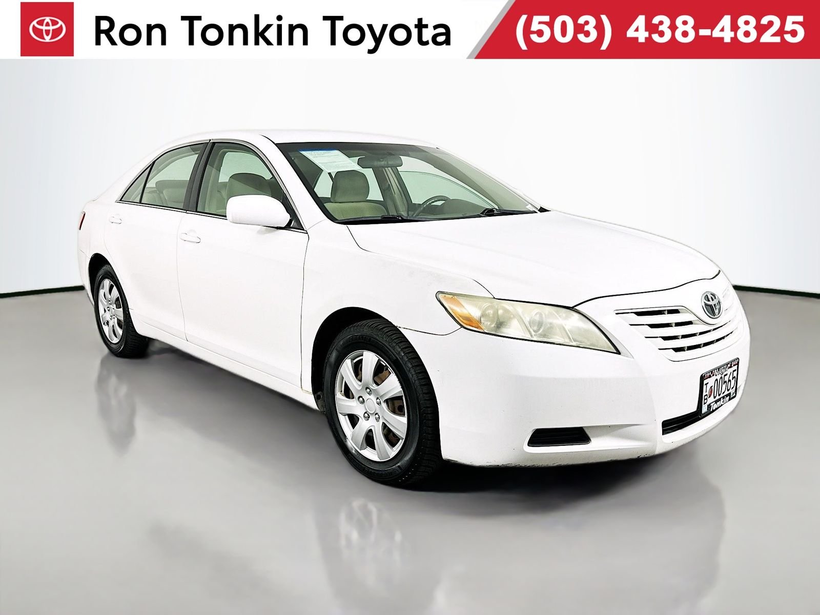 Used 2009 Super White Toyota LE image 1