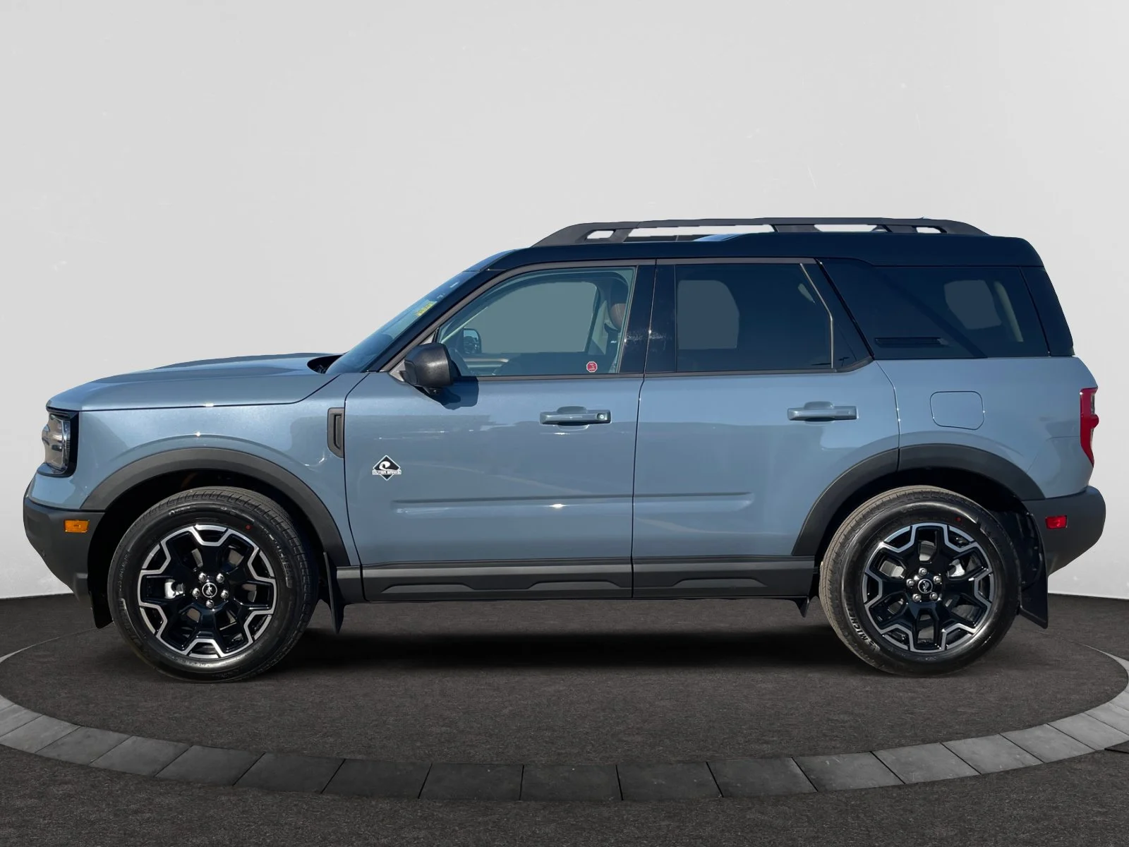 New 2026 Azure Grey Metallic Tri-Coat Ford Outer Banks image 2