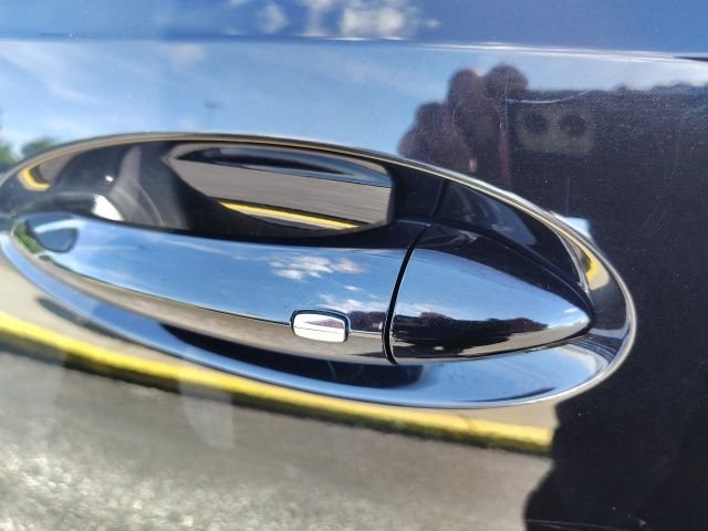 Used 2023 Black Buick Essence image 10