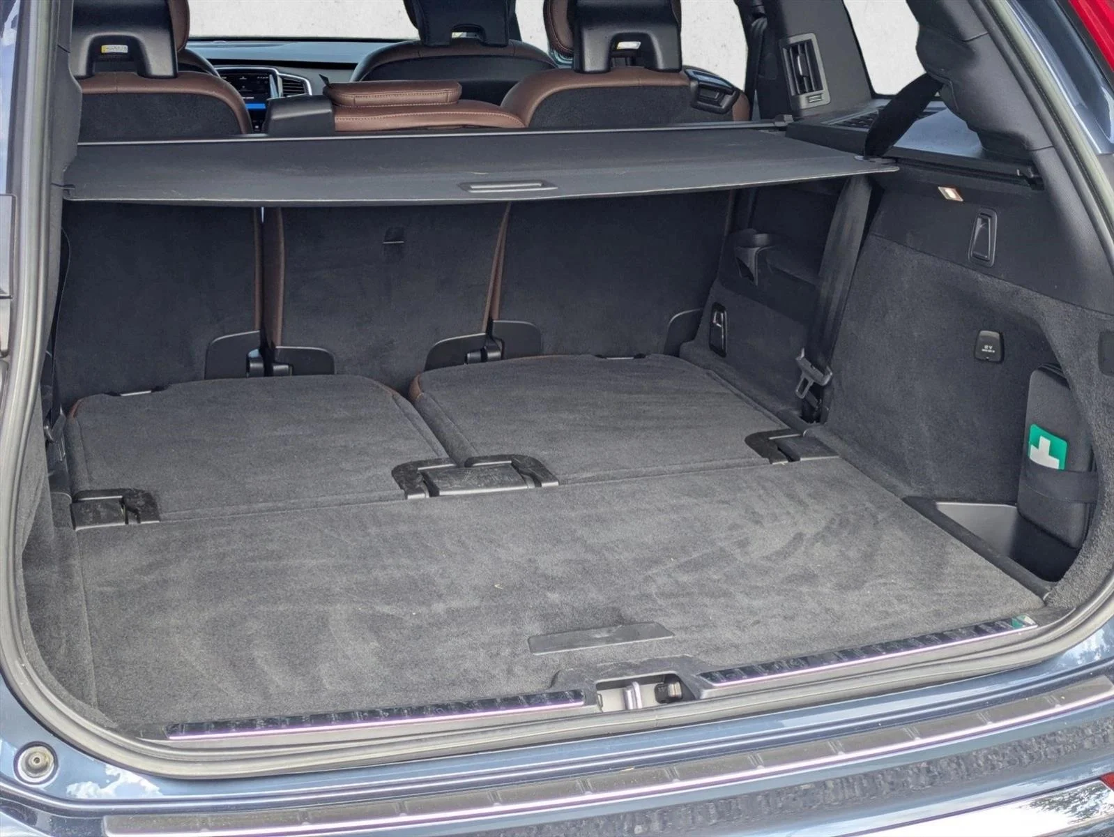 Used 2024 Denim Blue Metalli Volvo Plus Bright Theme image 6