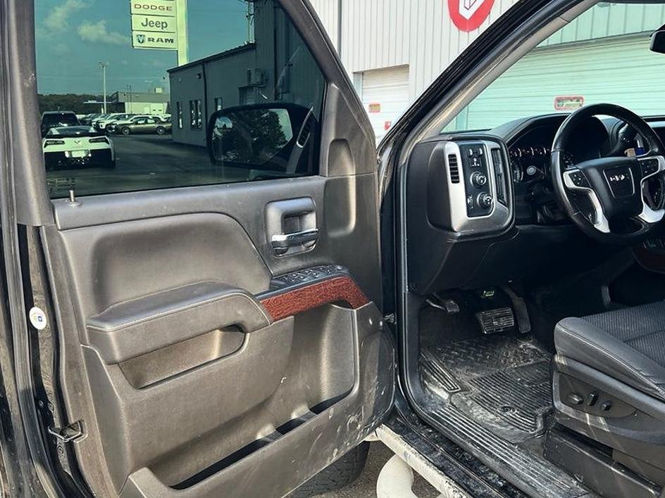 Used 2017 Black GMC SLE image 9