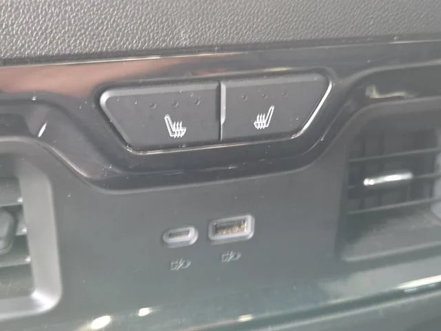 Used 2024 Summit White GMC AT4 image 18
