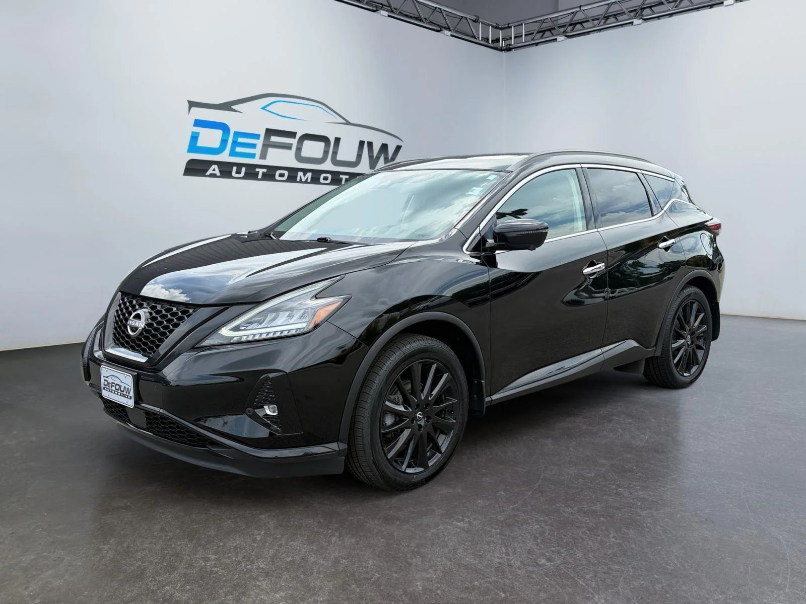 Used 2023 Super Black Nissan SL image 7