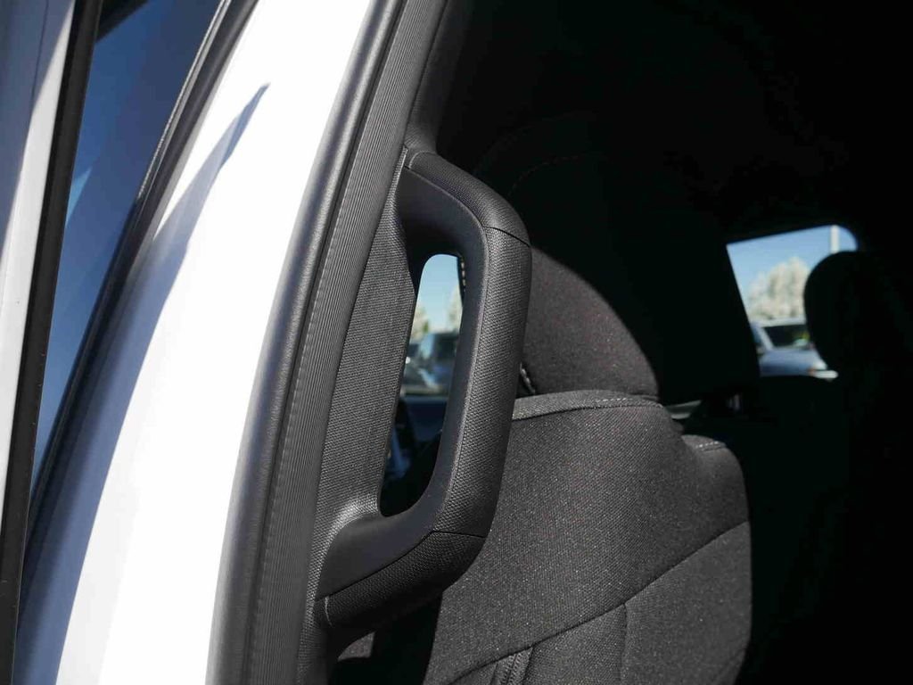 New 2026 Bright White Clear-Coat Exterior Paint RAM TRADESMAN image 17