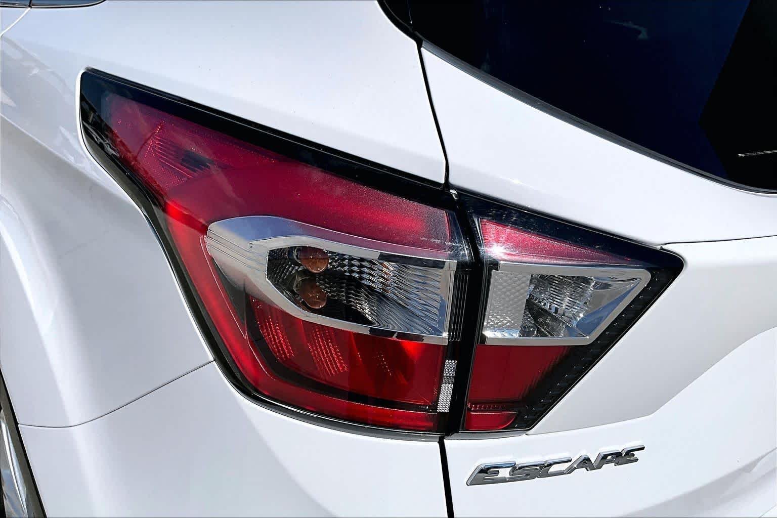Used 2017 Oxford White Ford SE image 27