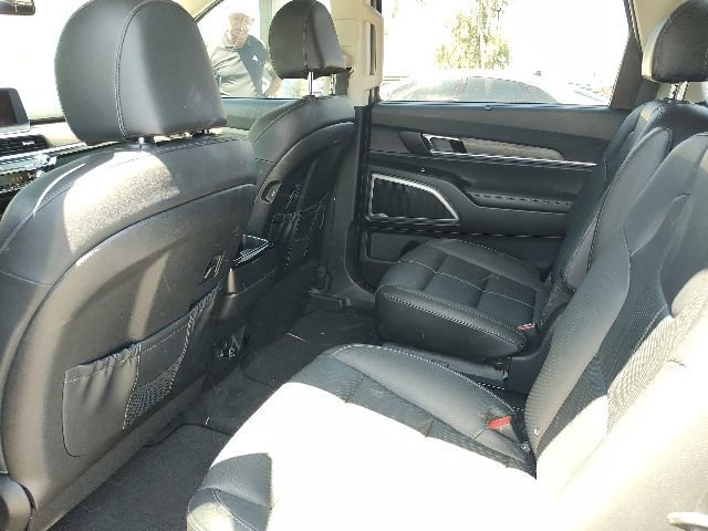 Used 2022 Everlasting Silver Kia EX image 3