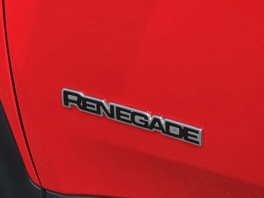 Used 2023 Red Jeep Latitude image 21