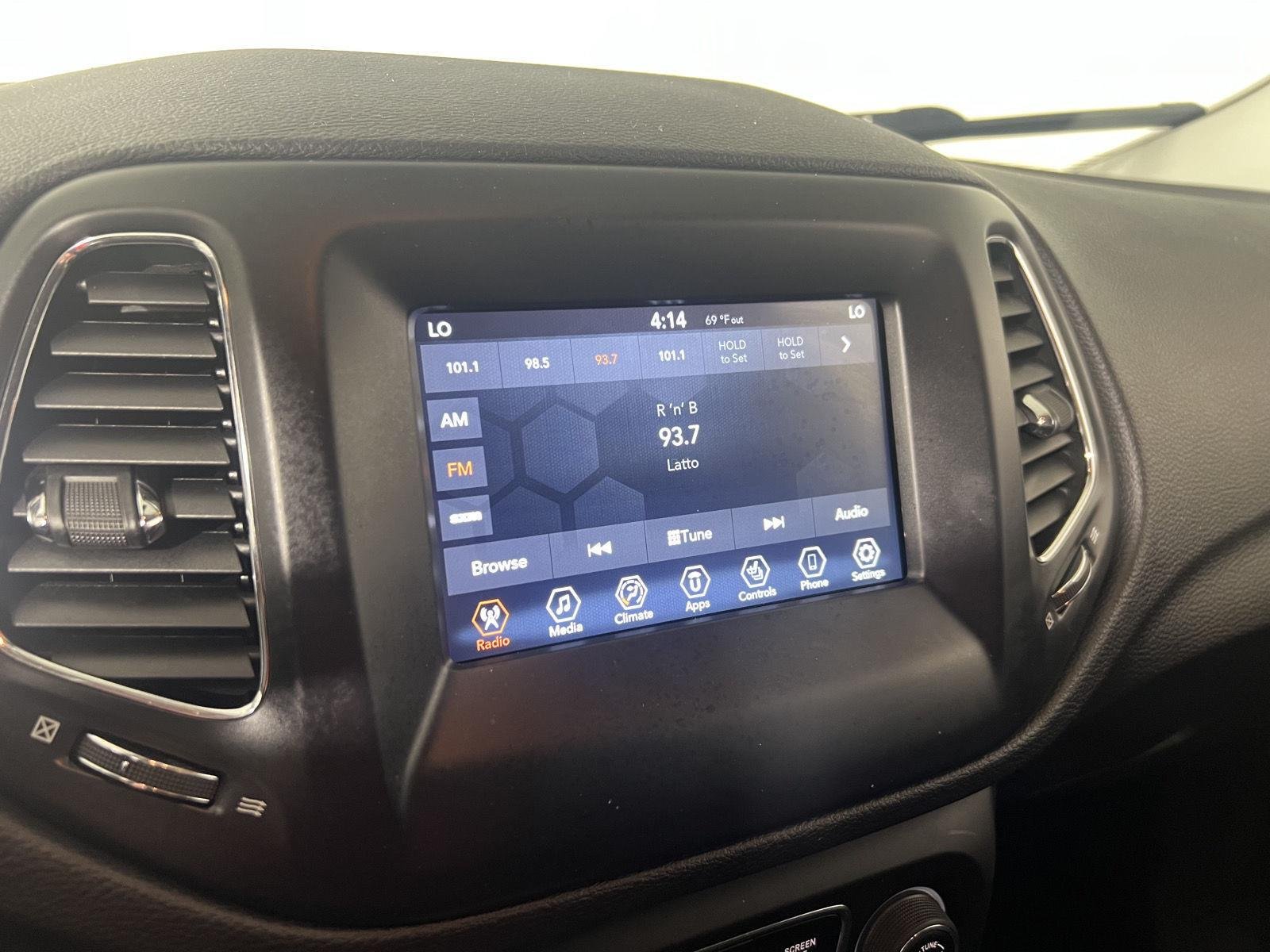 Used 2020 White Clearcoat Jeep Latitude image 14