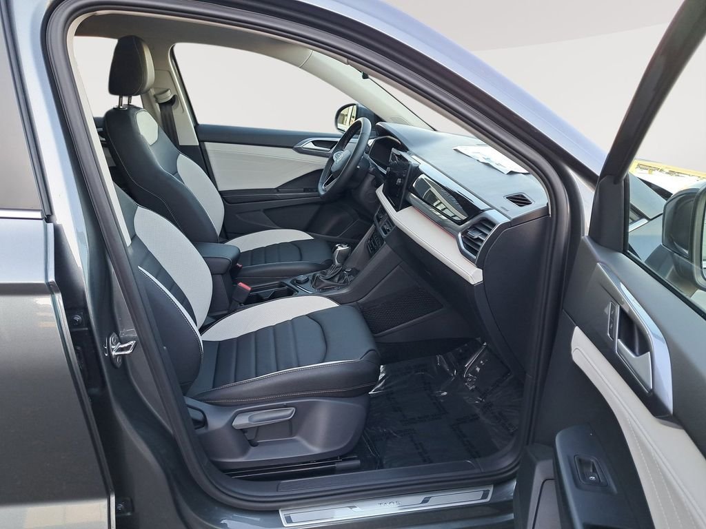 2025 Volkswagen Taos SEL - Photo 18