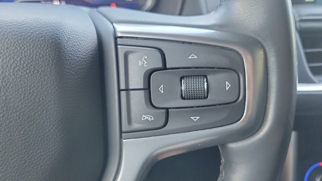Used 2023 Black Chevrolet Z71 image 21