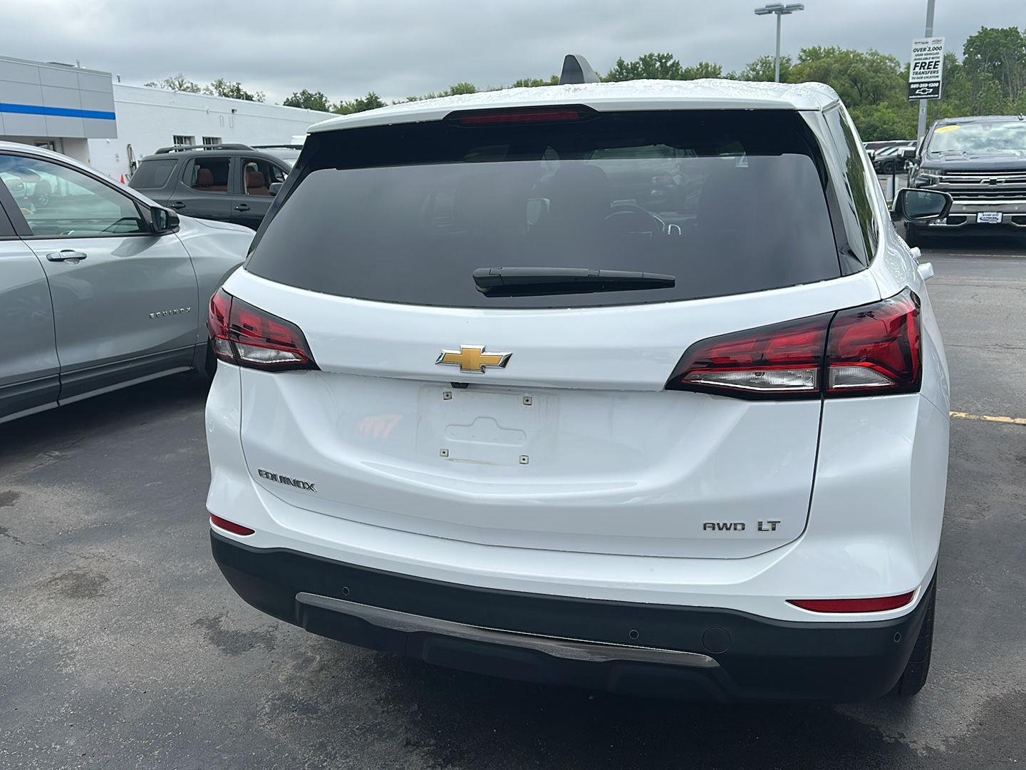 Used 2024 Summit White Chevrolet LT image 3