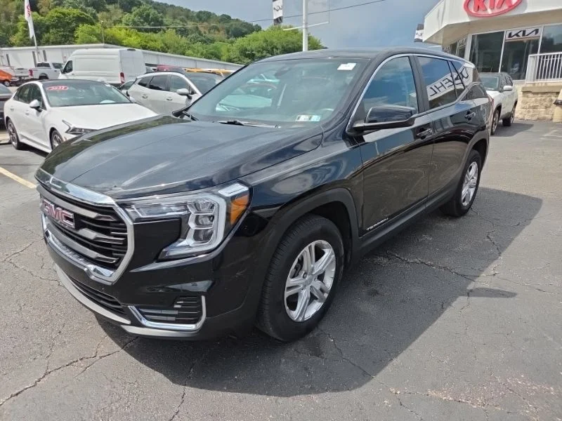 Used 2022 Ebony Twilight Metallic GMC SLE image 3
