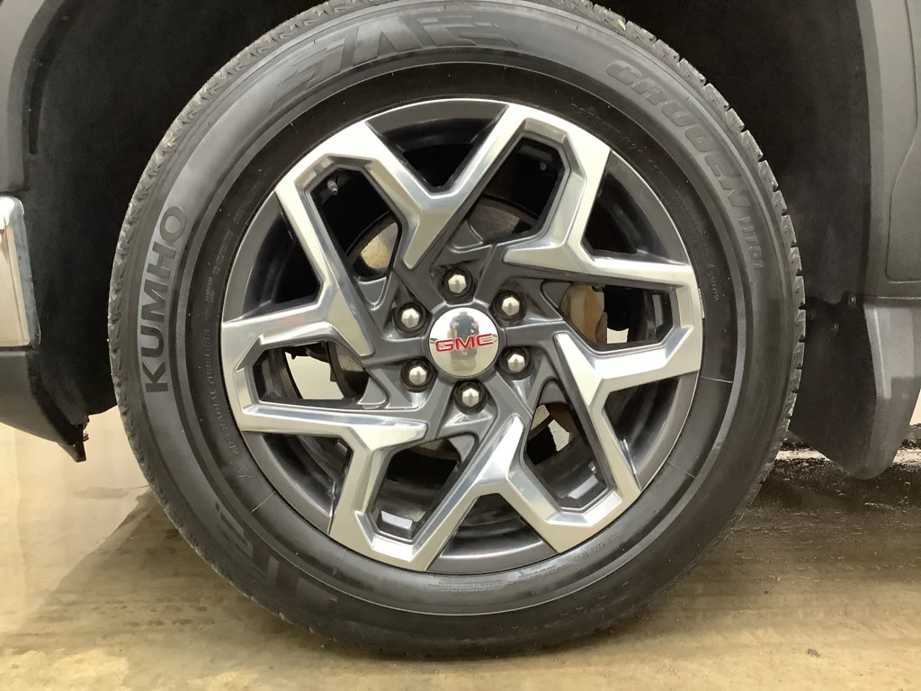 Used 2024 Sterling Metallic GMC SLT image 28
