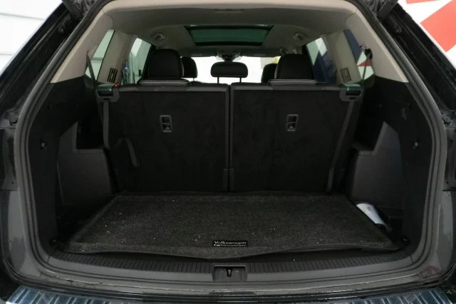 New 2024 Deep Black Pearl Effect Volkswagen 2.0T SEL image 9