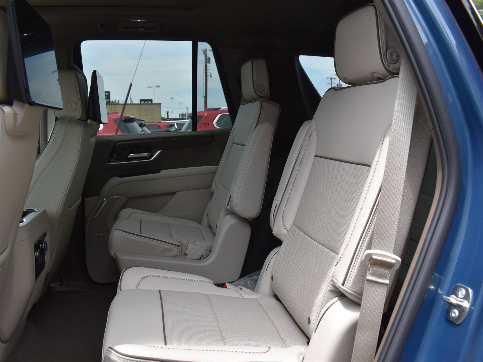 2026 GMC Yukon Denali - Photo 14