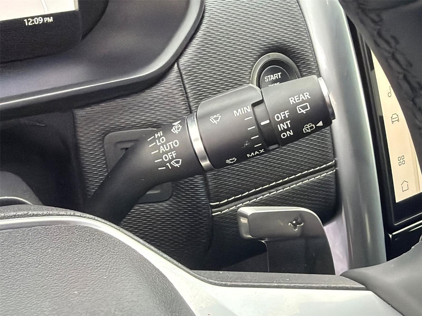 Used 2024 Fuji White Land Rover Dynamic SE image 42