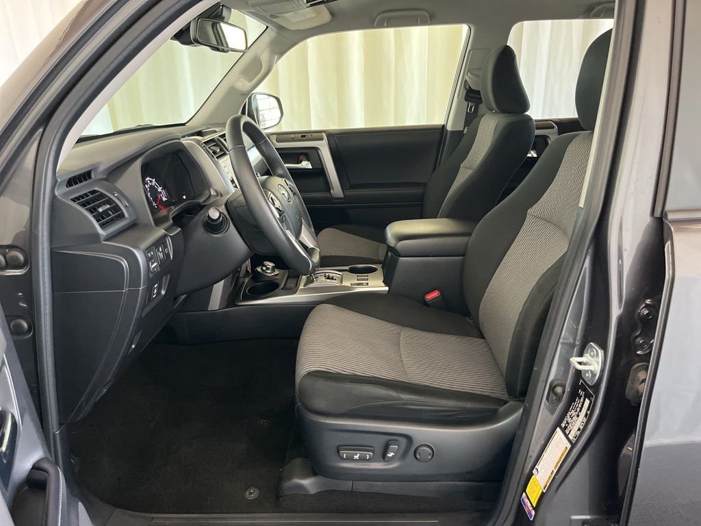 2020 Toyota 4Runner SR5 - Photo 3