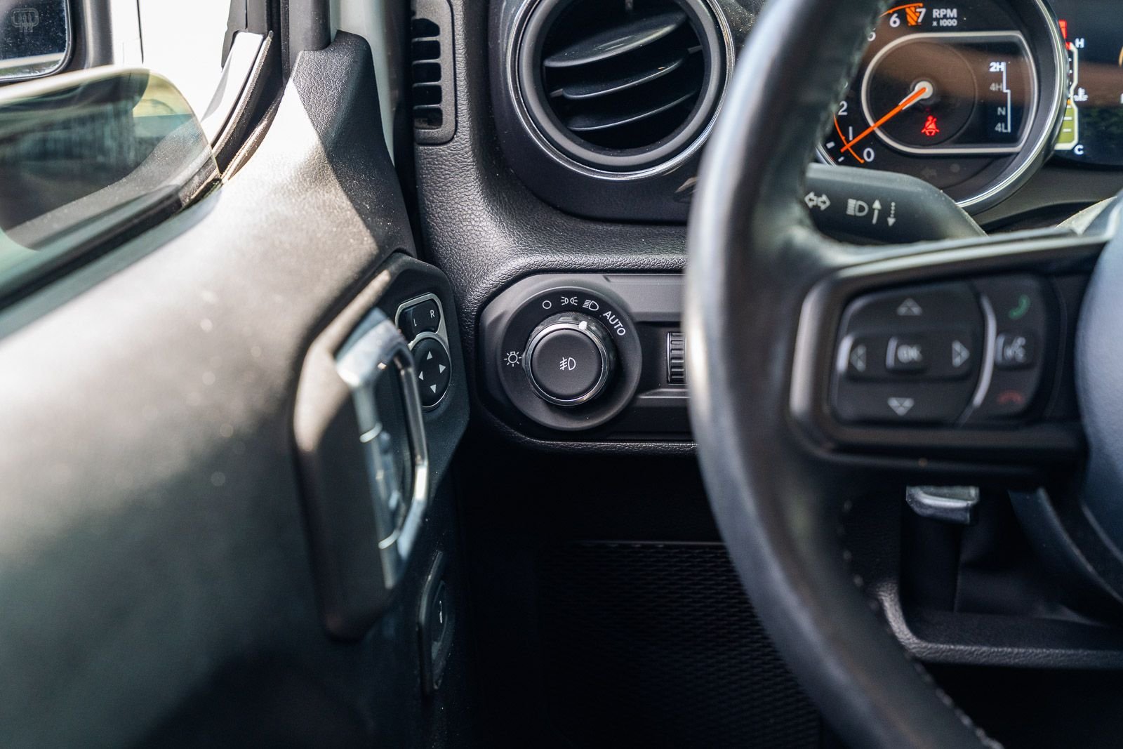 Used 2022 White Jeep Unlimited Sport Altitude image 36