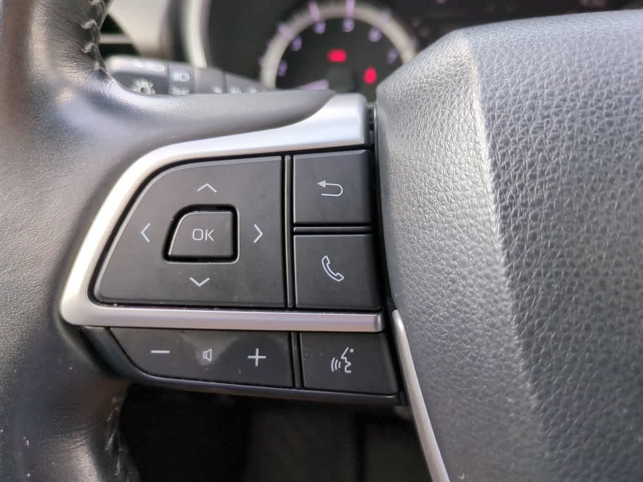 Used 2023 Wind Chill Pearl Toyota XLE image 25