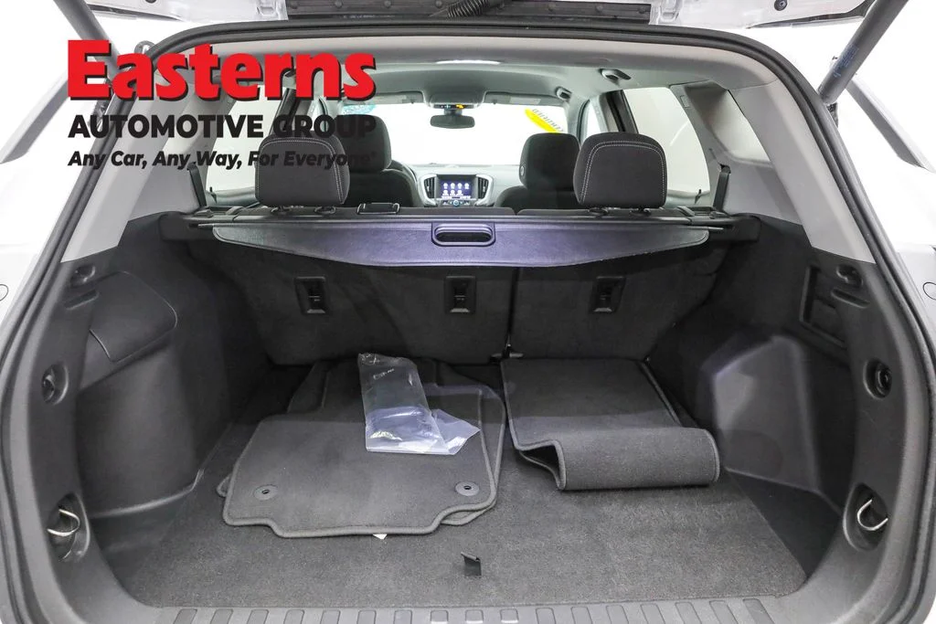 Used 2023 White GMC SLE image 9