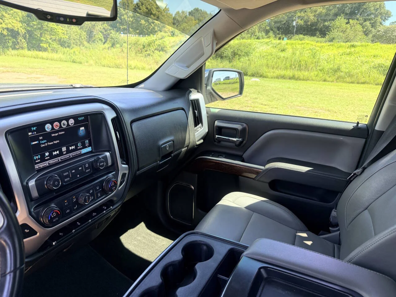 Used 2017 Silver GMC SLT 4x4 4dr Crew Cab 5.8 ft. SB image 20
