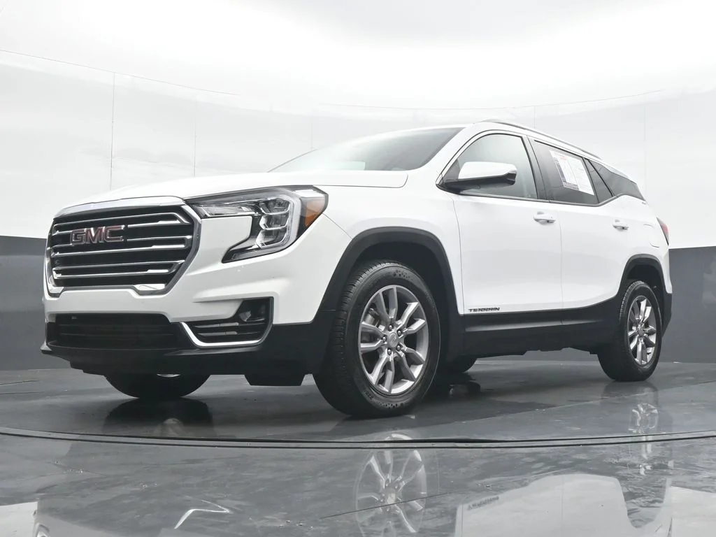 Used 2024 White GMC SLT image 27