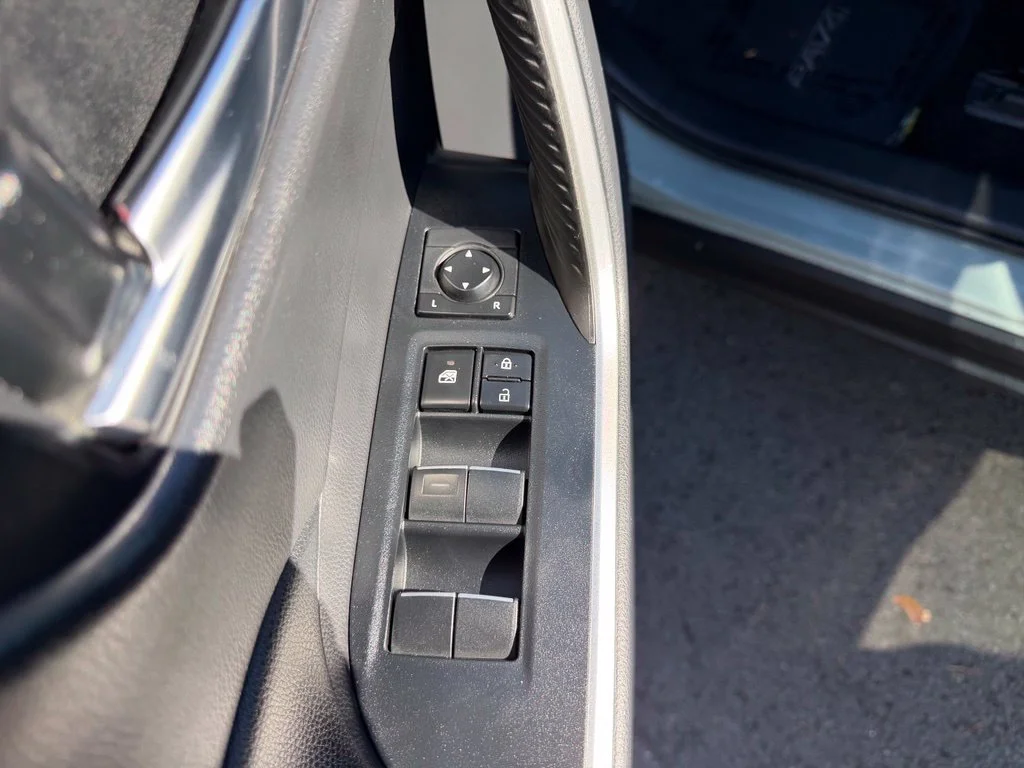 Used 2019 Lunar Toyota XLE Premium image 13