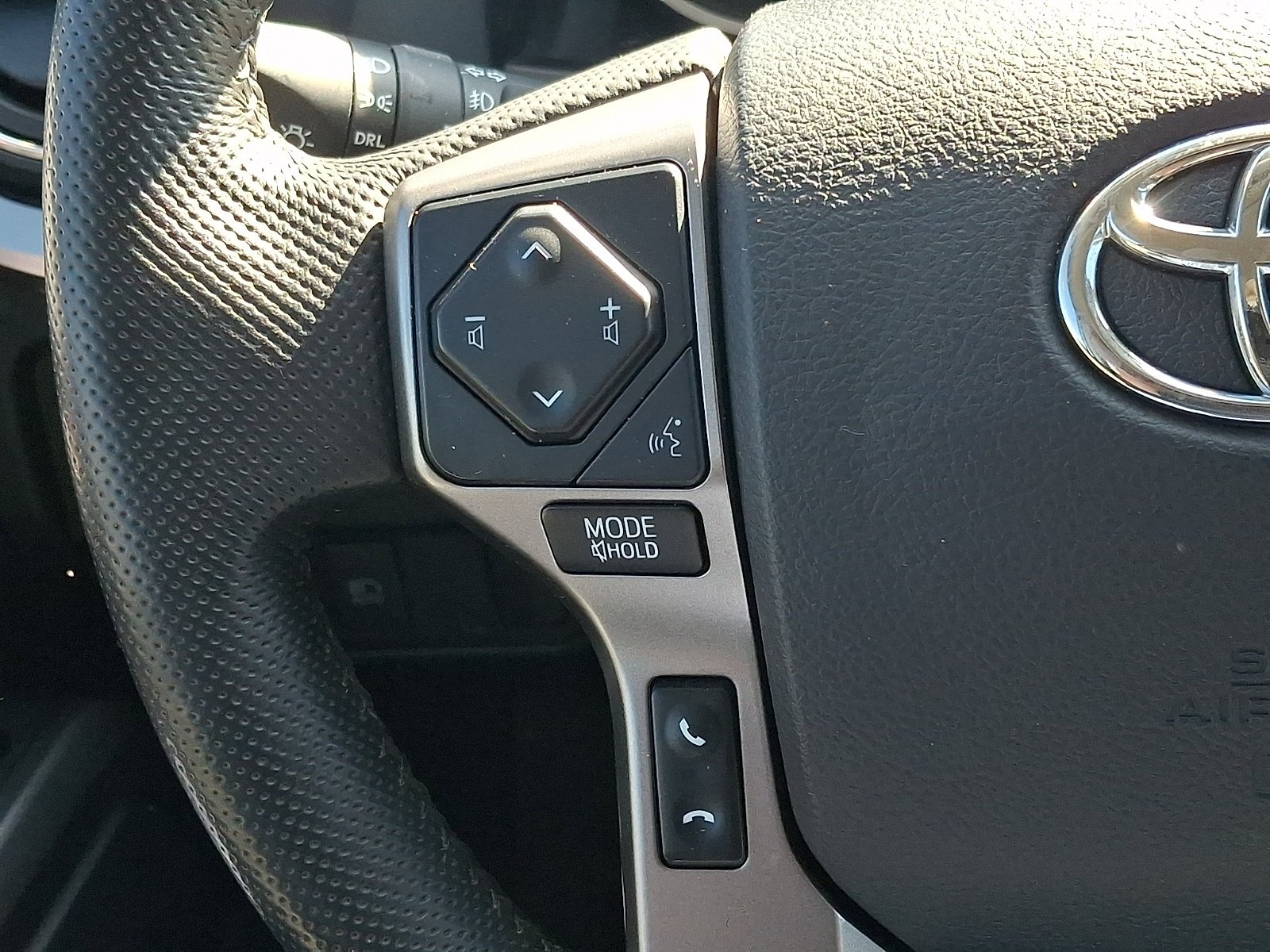 Used 2020 White Toyota SR5 V6 image 21