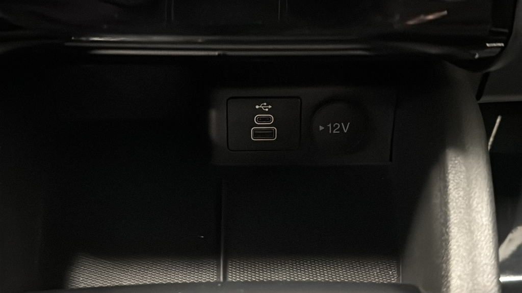 Used 2024 Agate Black Metallic Ford Active image 31