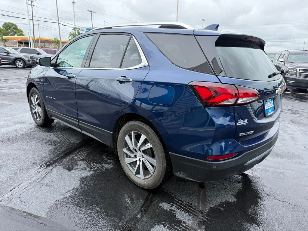 Used 2022 Blue Chevrolet Premier image 9