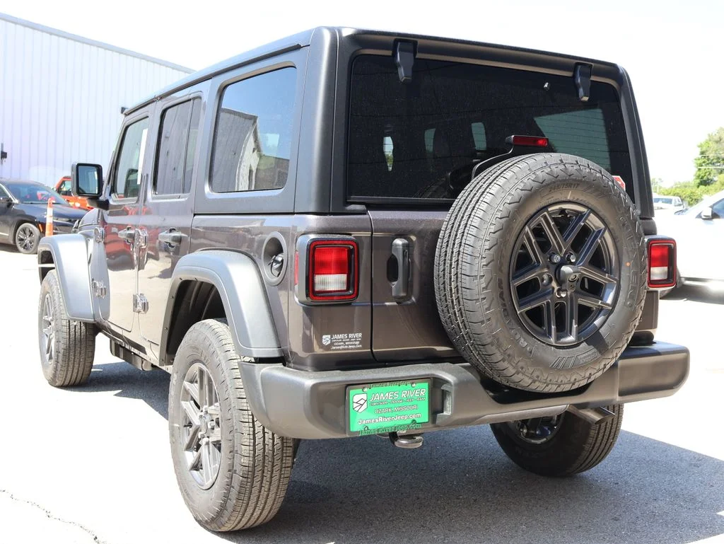 New 2026 Granite Crystal Metallic Clearcoat Jeep Sport RHD image 3