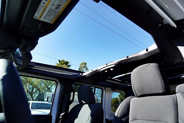 New 2026 Bright White Clear-Coat Exterior Paint Jeep Sport S image 14