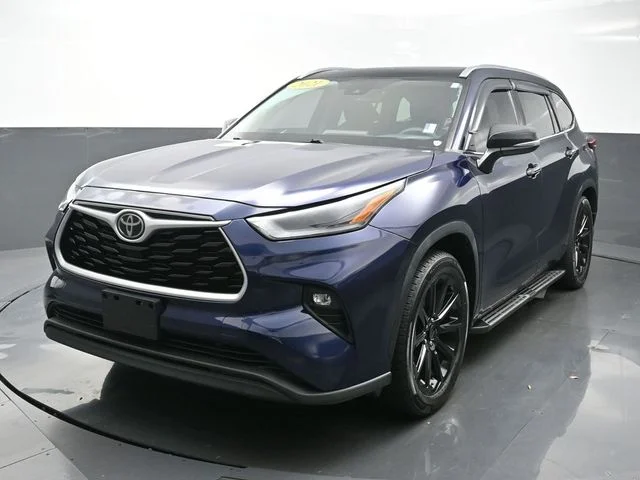 Used 2021  Toyota XLE image 3