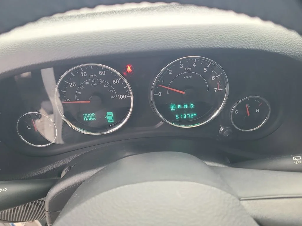 Used 2018 White Jeep Sahara 4x4 image 20