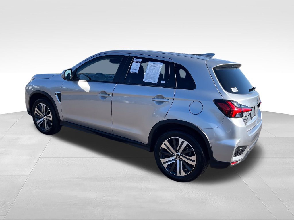 Used 2025 Silver Mitsubishi  image 3