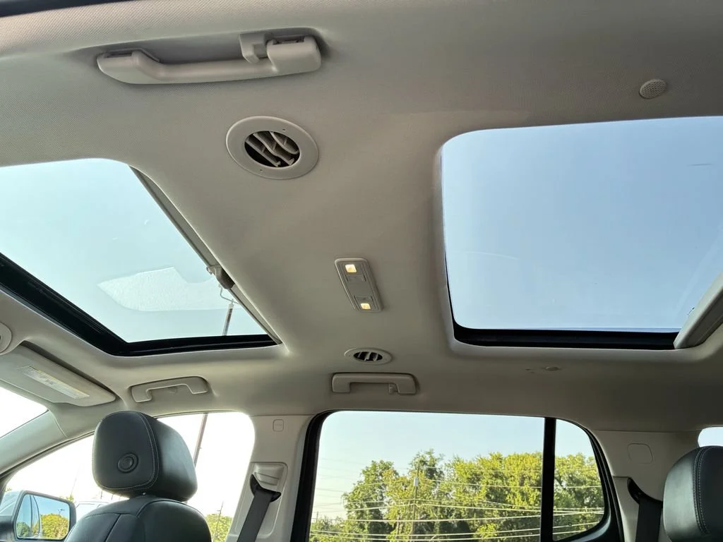 Used 2023 WHITE FROST TRICOAT GMC Denali image 33