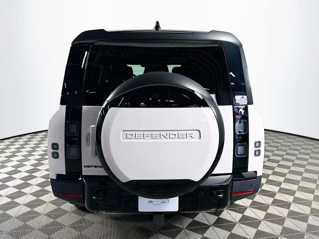 New 2026 Borasco Gray Metallic Land Rover S image 6