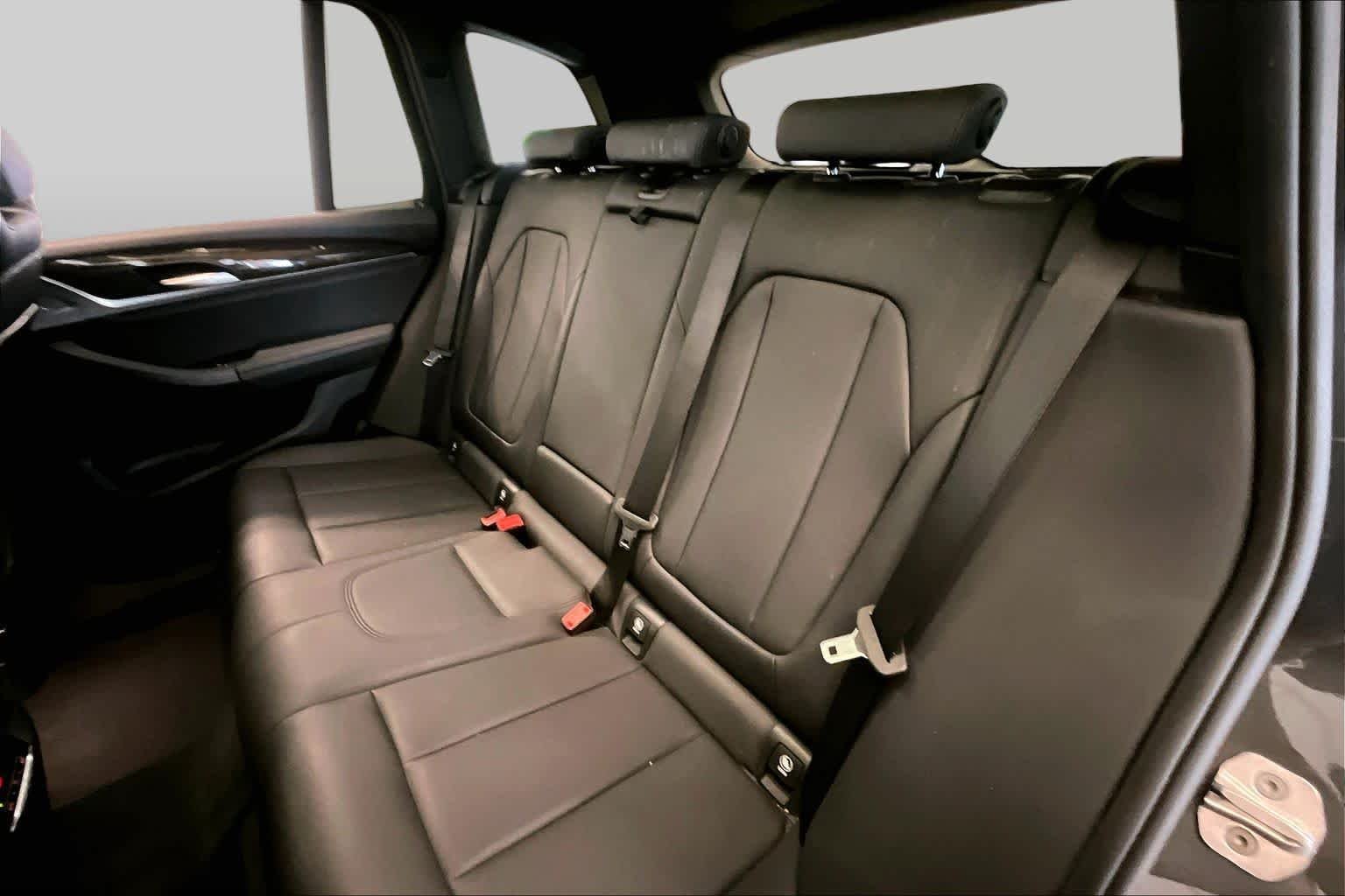Used 2018 Dark Graphite Metallic BMW xDrive30i image 18