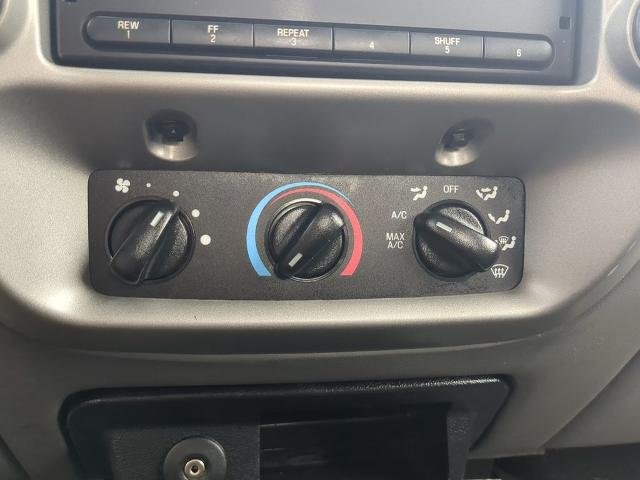 Used 2009 White Ford  image 24