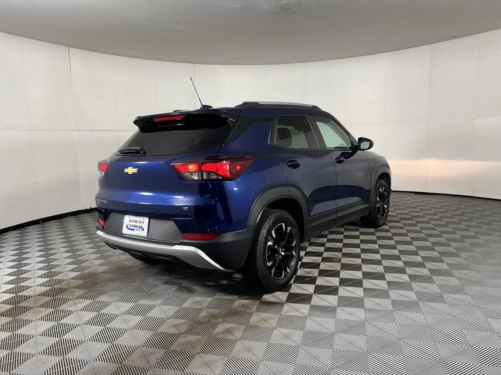 Used 2022 Blue Glow Metallic Chevrolet LT image 21