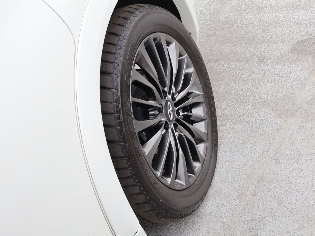 Used 2023 Moonstone White INFINITI Sensory image 44