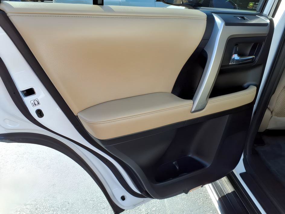 Used 2016 Super White Toyota SR5 image 13
