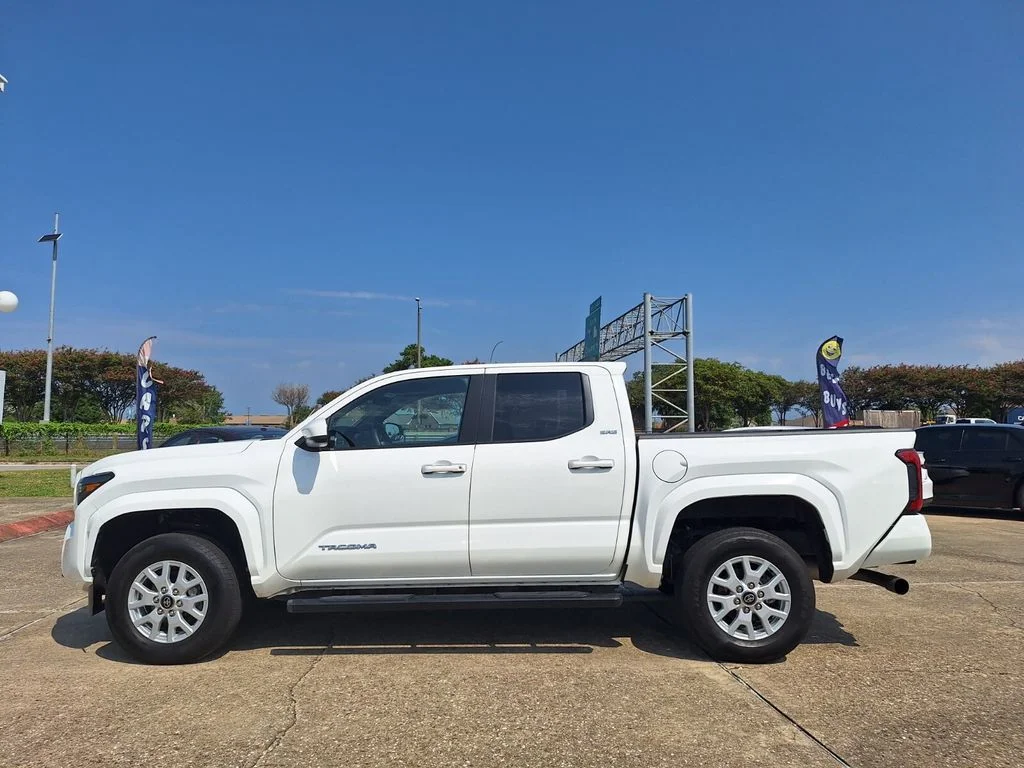 Used 2025 White Toyota SR5 image 8