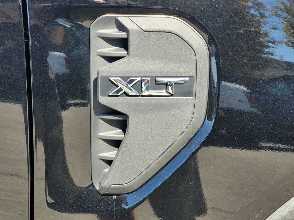 New 2026 Shadow Black Ford XLT image 5