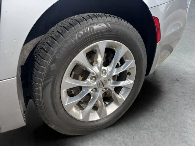 Used 2021 Silver Chrysler Touring L image 19
