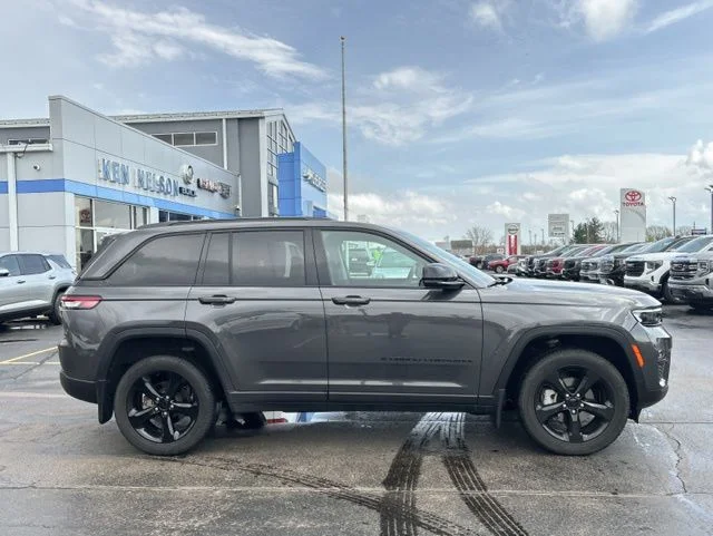 Used 2024 Gray Jeep Limited image 14