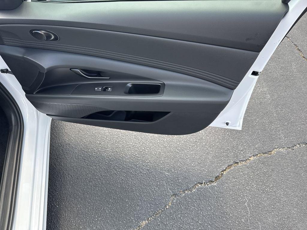 2025 Hyundai Elantra SEL - Photo 14