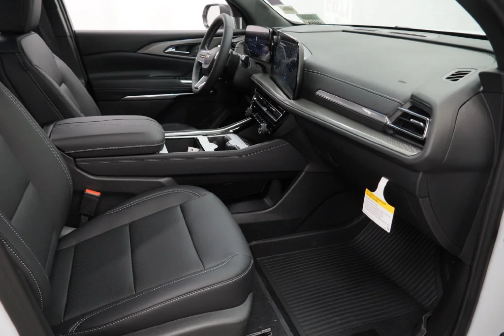 New 2027 Summit White Chevrolet LT image 28