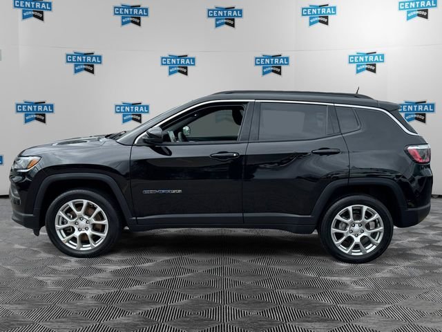 Used 2023 Black Jeep Latitude Lux image 3