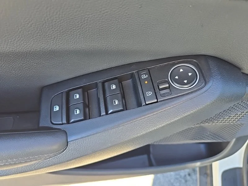 Used 2024 White Kia S image 25
